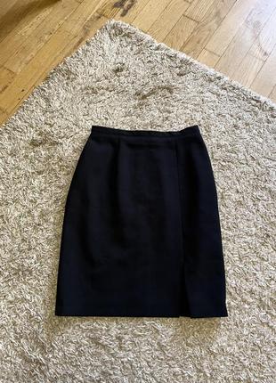 Классическая юбка с разрезом