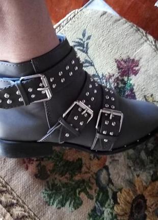 3 дні!байкерські черевики козаки або чоботи в стилі вестерн з заклепками