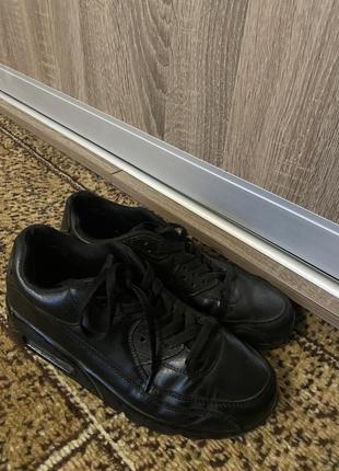 Кросівки чорні