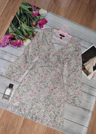 Платье на запах с цветочным принтом1 фото