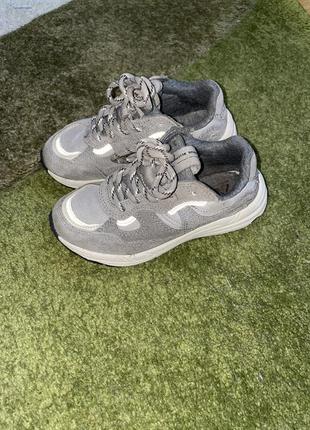 Дитячі кросівки zara