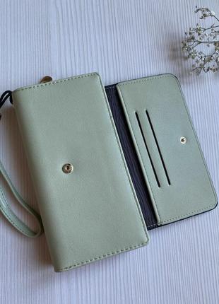 Женский кошелек- портмоне раскладной из эко кожи оливкового цвета с ремешком на запястье2 фото