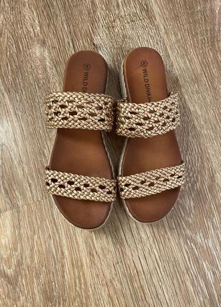 Шикарные, босоножки на лето, на тонкотке👌бронзового цвета.