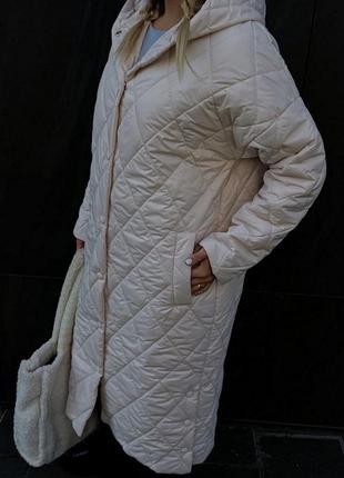 Женское длинное стеганое пальто с капюшоном на осень-зиму6 фото