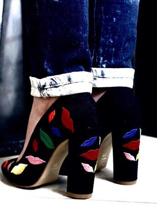 Модные и удобные туфли лабутены с нашивками - размеры3 фото