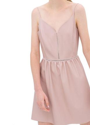 Платье от zara с эко-кожей, платье на тонких бретелях.  бледно-розовое платье кожаное