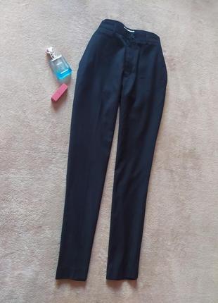 Базовые чёрные прямые брюки высокая талия