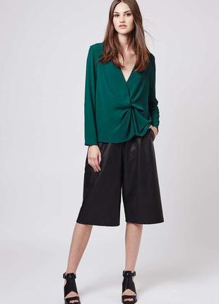Изумрудная блузка с драпировкой спереди topshop темно-зеленая блузка с длинным рукавом1 фото