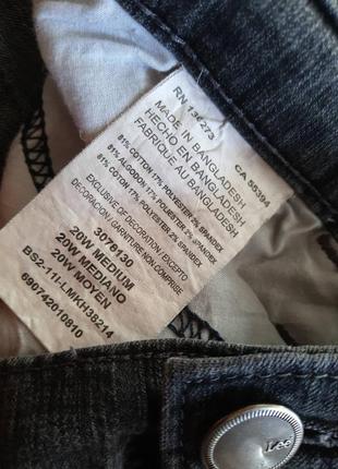 Женские брендовые джинсы с вышивкой на кармане.5 фото
