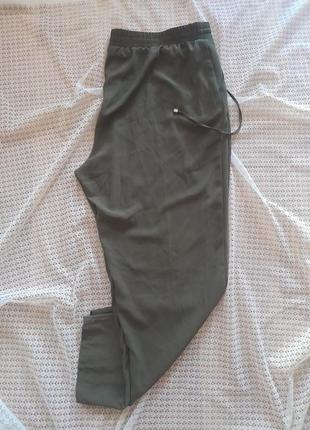 Зручні оливкові штани комфортного крою великого розміру bonmarche