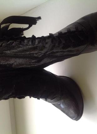 Стильные ботинки на каблуке.