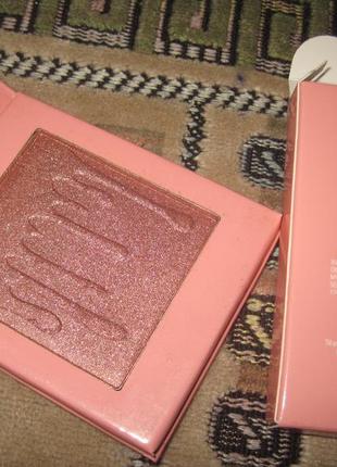 Хайлайтер pressed illuminating powder тон strawberry shortcake3 фото