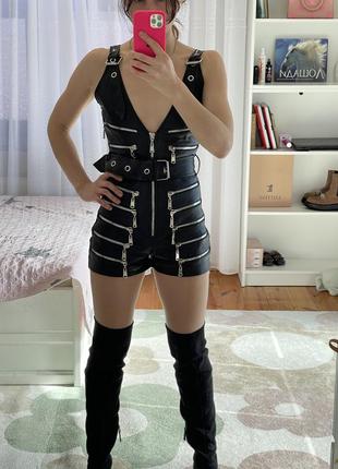 Шкіряний комбінезон! можливо на свято хелловін!