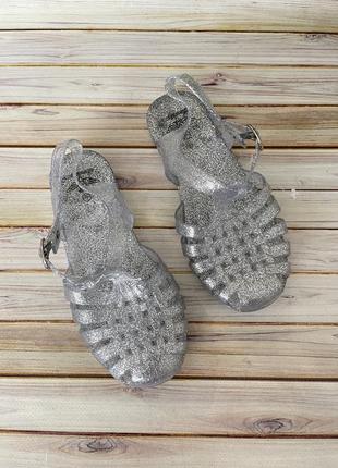 Аквашузи мильниці сандалі