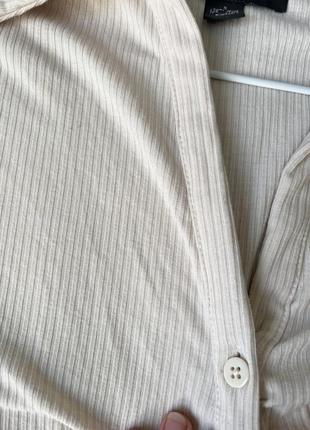 Бежевий топ-поло 4