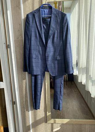 Чоловічий костюм розмір м