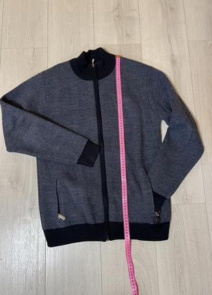 Светр, кардиган.