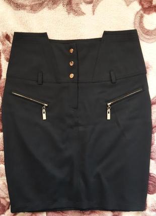 Классическая чёрная юбка.