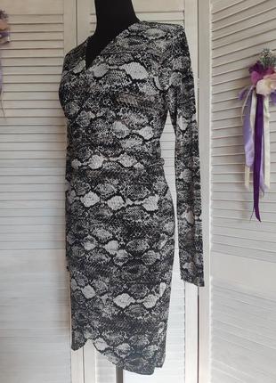 Лёгкое платье с длинным рукавом в анимал,змеиный, животный принт premier de toi4 фото