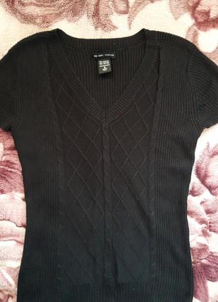 Свитерок с коротким рукавом.