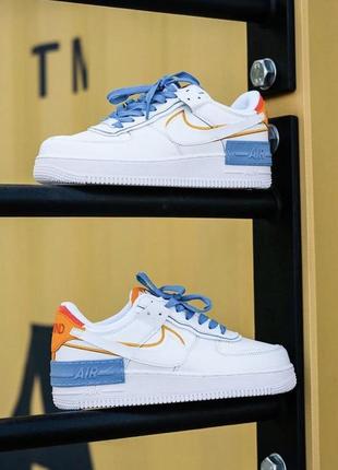 Классные женские кроссовки nike air force shadow be kind белые с синим