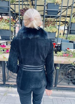 Куртка замшевая натуральная женская черная на молнии со съемным воротником из песца armani6 фото
