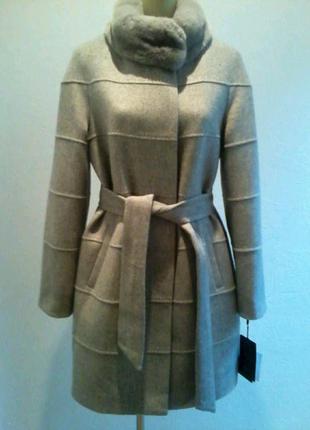 Пальто кашемірове жіноче зимове сіре під пояс із хутром шиншили на комірі1 фото