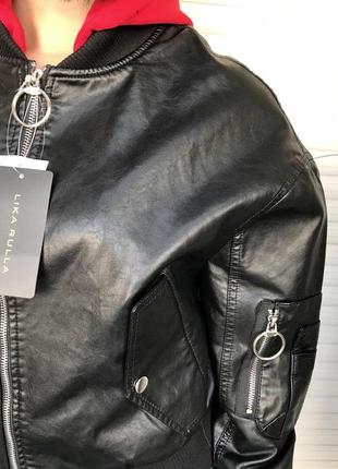 Куртка женская под резинку из экокожи черная короткая4 фото