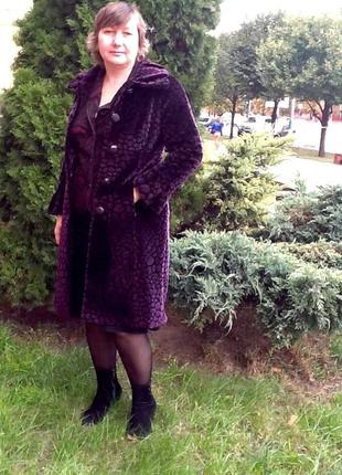 Пальто женское длинное демисезонное приталенное цвет марсала ткань под пони1 фото