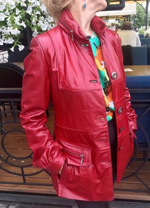 Кожаная женская куртка красная кроко .3 фото