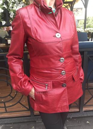Кожаная женская куртка красная кроко .2 фото