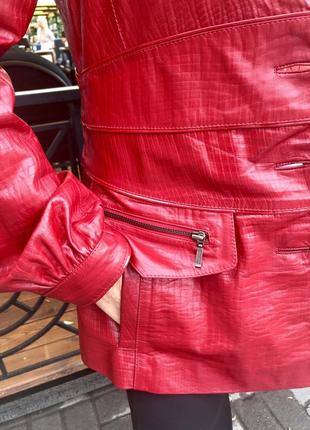 Кожаная женская куртка красная кроко .9 фото
