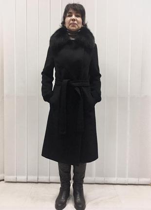 Пальто женское классическое шерстяное черное под пояс со съемным меховым воротником песца3 фото