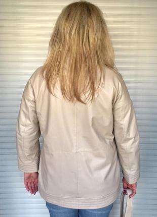 Куртка шкіряна натуральна жіноча біла на змійці з коміром-стійкою під пояс3 фото