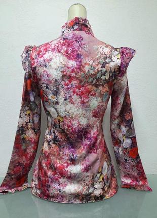 Блуза рубашка женская цветная с цветочным принтом приталенная на пуговицах3 фото