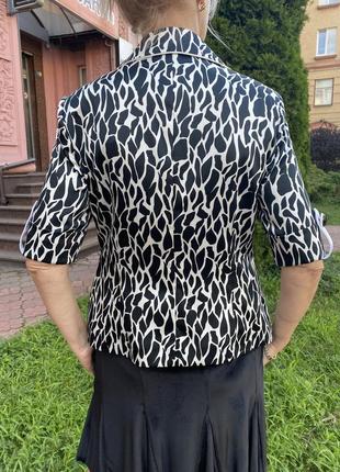 Пиджак женский короткий рукав черно-белый атласный большой размер4 фото