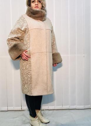 Пальто зимове кашемірове жіноче беж з коміром і манжетами з хутра соболю розмір+4 фото