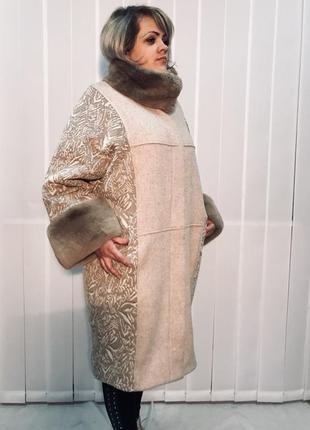 Пальто зимове кашемірове жіноче беж з коміром і манжетами з хутра соболю розмір+2 фото
