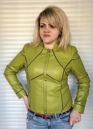 Куртка женская из экокожи короткая размер+3 фото