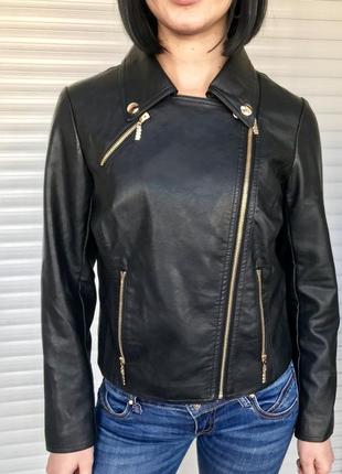 Куртка женская косуха из экокожи черная3 фото