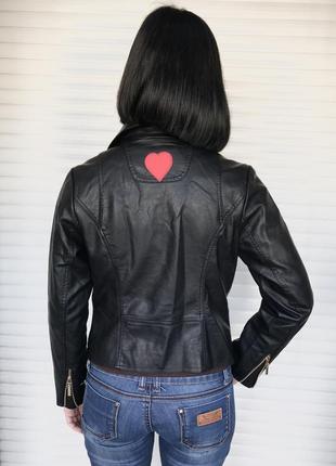 Куртка женская косуха из экокожи черная4 фото