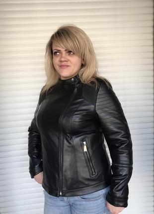 Кожаная женская куртка косуха  черная2 фото
