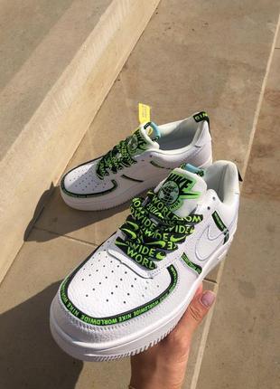 Крутые женские кроссовки nike air force 1 worldwide white/green белые с зелёным8 фото