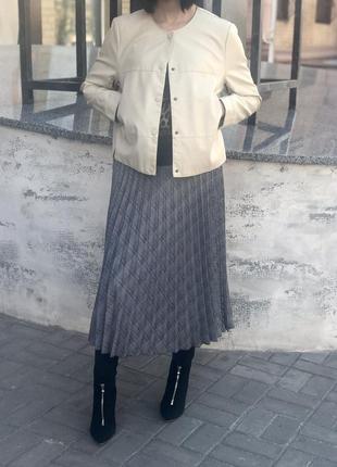 Куртка женская из экокожи белая тонкая8 фото