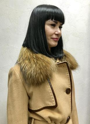 Пальто женское кашемировое женское светло коричневое с натуральным меховым воротником4 фото
