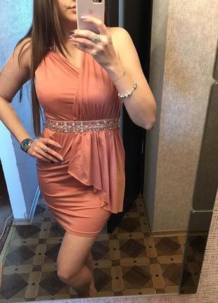 Нарядное персиковое платье