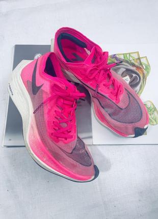 Nike zoomx оригинал, супер стильные розовые кроссовки беговые