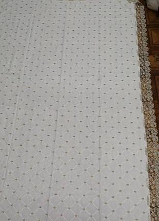 Якісна натуральна скатертина з кружевом на великий стіл