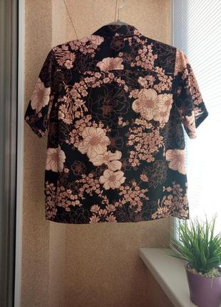 Ніжна блуза з коротким рукавом в квітковий принт3 фото