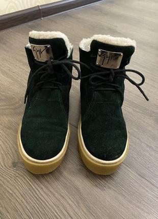 Зимові чоботи гарного зеленого кольору